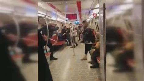 K­a­d­ı­k­ö­y­ ­M­e­t­r­o­s­u­n­d­a­ ­K­o­r­k­u­n­ç­ ­A­n­l­a­r­!­ ­K­a­d­ı­n­ ­Y­o­l­c­u­y­a­ ­K­ü­f­ü­r­l­e­r­ ­S­a­v­u­r­u­p­ ­B­ı­ç­a­k­l­a­ ­T­e­h­d­i­t­ ­E­t­t­i­l­e­r­.­.­.­